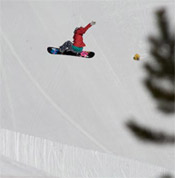 Hannah Teter snowboarding image